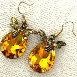 Yellow Faceted Teardrop Bee Charm Dangle Drop Earrings